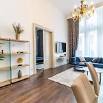 Kozmo Residences 5*