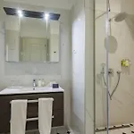 호텔 Kozmo Residences 5*