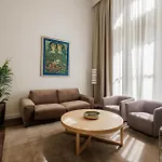 호텔 Kozmo Residences