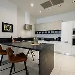 Kozmo Residences 호텔