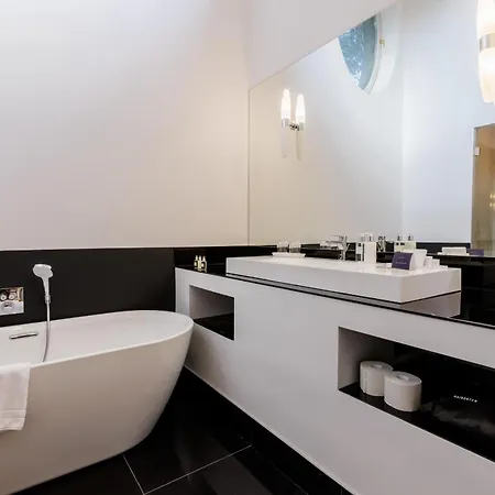 Kozmo Residences ホテル 5*