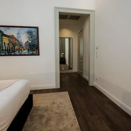 Kozmo Residences 5*