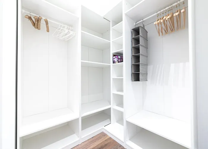 מלון Kozmo Residences 5*