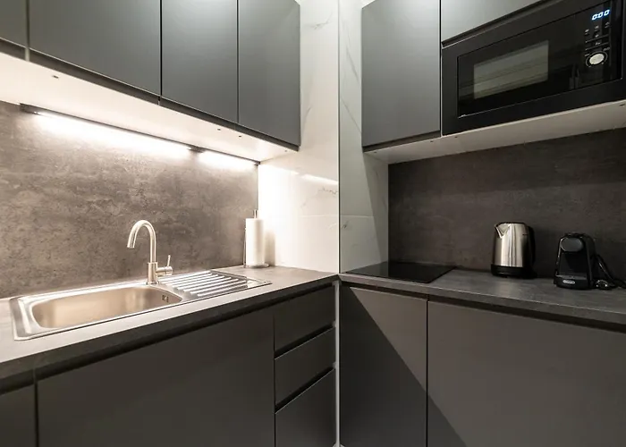 Kozmo Residences מלון